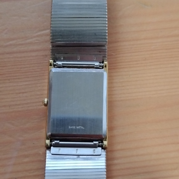 Vtg Wittnauer Quartz Gold & Black face w/ diamonds @ 12&6. HT4478 Swiss 9782 - Picture 5 of 14